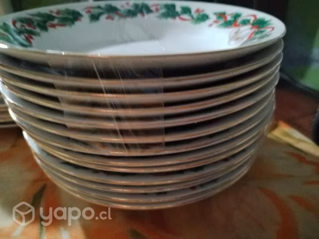 Juego de loza navideño platos ondos y de pan