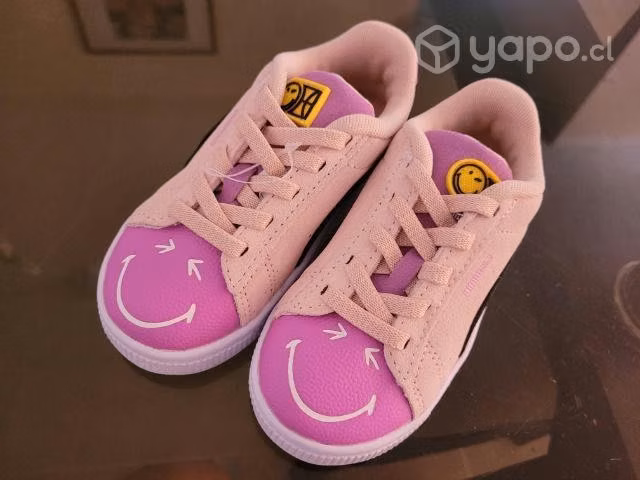 Zapatillas nuevas de niñita