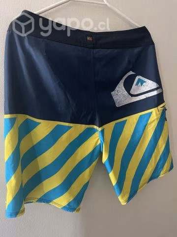 Short Quiksilver Talla 32 americano nuevo - Imagen 2