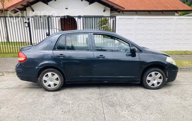 Nissan tiida 2011