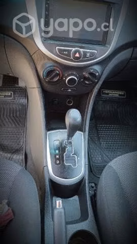 Hyundai accent sedan automático Excelente estado - Imagen 10