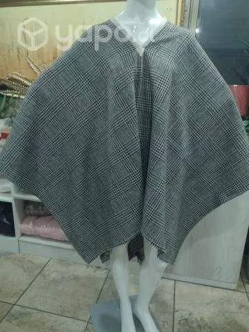 Variedad en ponchos para ellas y ellos Lana