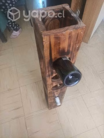 Porta vinos de madera