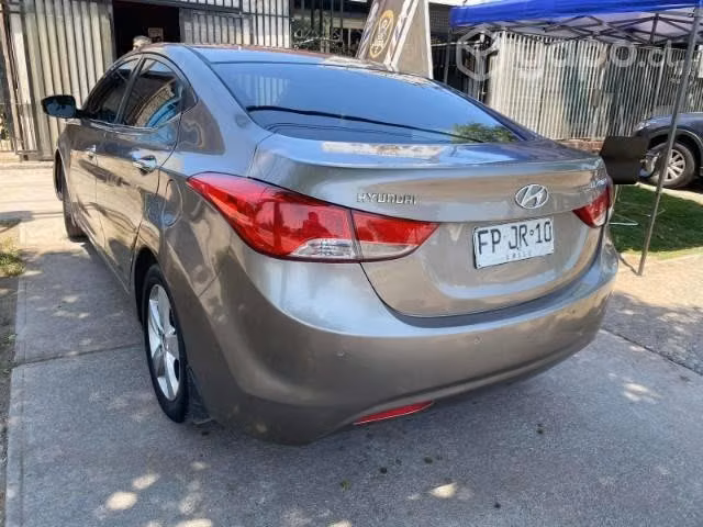 Vendo hyundai elantra 2013 version full abs - Imagen 2