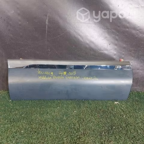 Moldura puerta trasera derecha volkswagen touareg