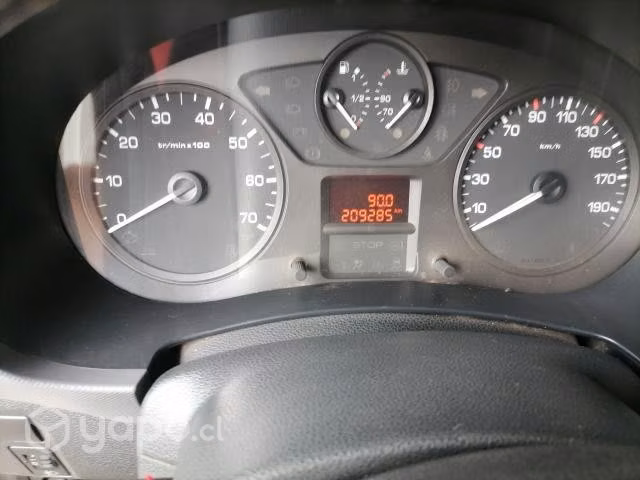 Vehículo en buen estado al dia