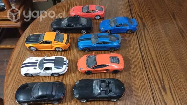 Autos 1:24 muy buenos, por espacio liquido