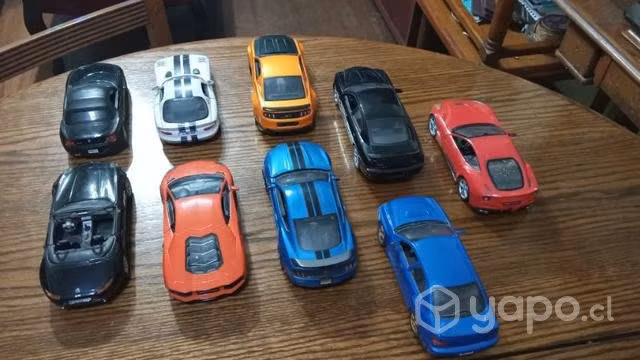 Autos 1:24 muy buenos, por espacio liquido