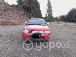 Mitsubishi l200 2015