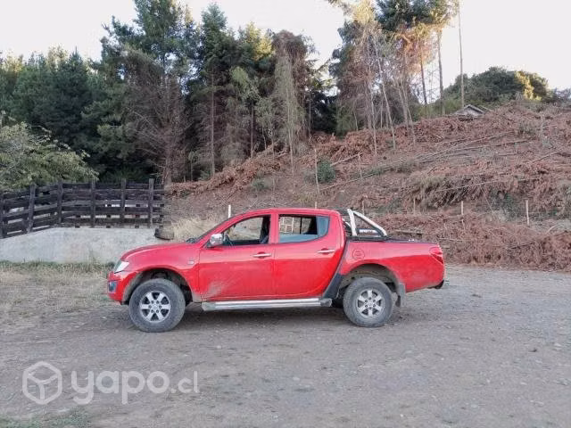 Mitsubishi l200 2015