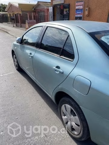 Toyoya yaris 2009 sedan