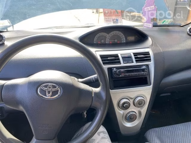 Toyoya yaris 2009 sedan