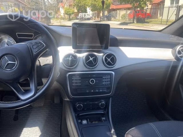 Mercedes Benz Cla 180 automático