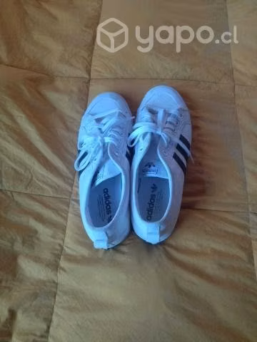 Zapatillas Adidas Blancas semi nuevas