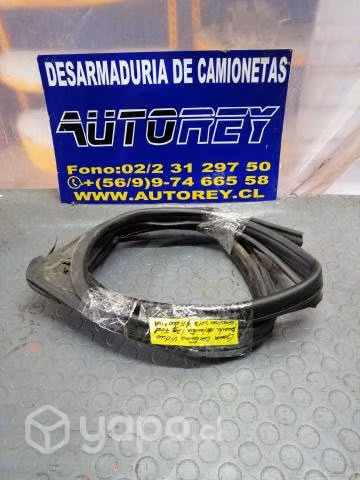 Goma contorn vidrio pta del izq Ford Explorer 2013