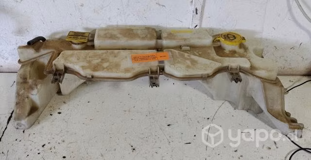 Deposito Agua Motor y Limpia Parabr Jeep Cherokee