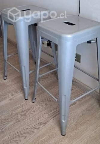 Dos pisos metálicos