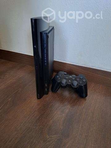 PlayStation 3 (usada) + 2 joysticks y 4 juegos