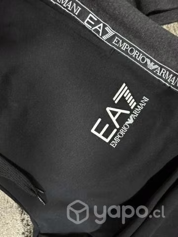 Ea7 conjunto talla l (sirve para m)