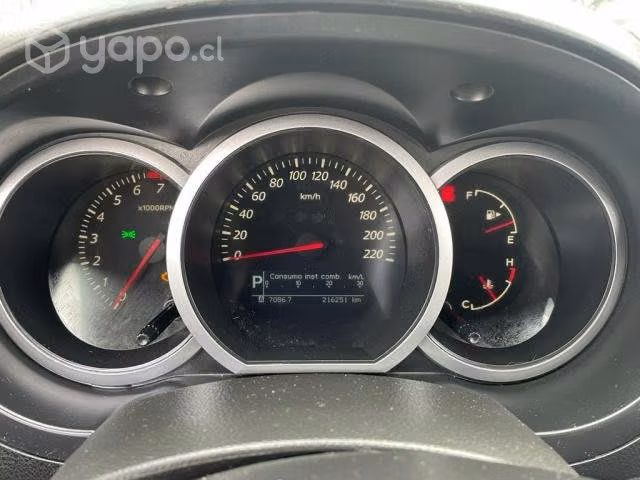 Suzuki grand nomade 2012