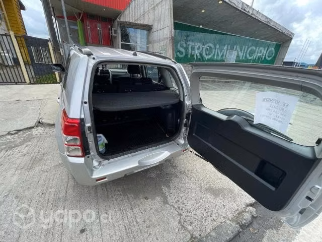Suzuki grand nomade 2012