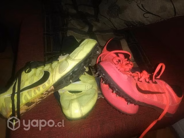 Zapatilla Nike de clavos running buen estado
