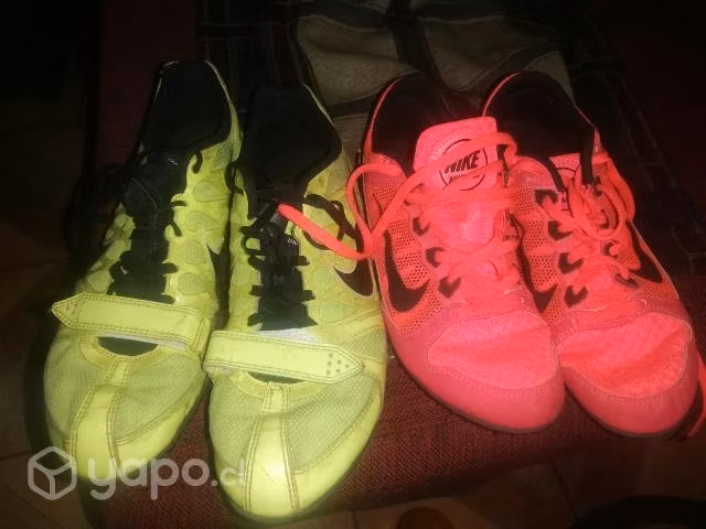 Zapatilla Nike de clavos running buen estado