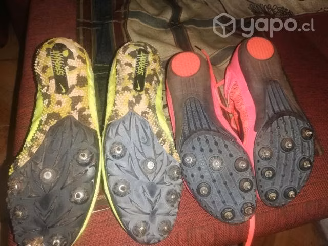Zapatilla Nike de clavos running buen estado