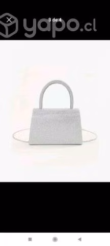Bolso de noche glamuroso y elegante.