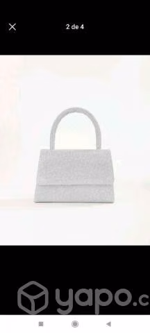 Bolso de noche glamuroso y elegante.