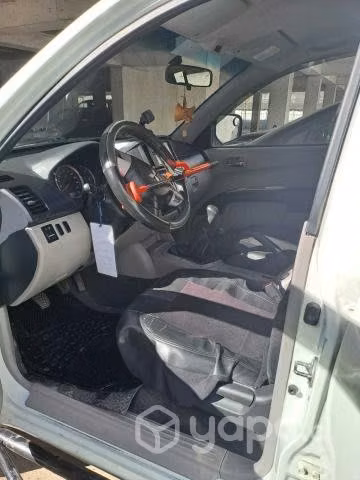 Mitsubishi l200 2013
