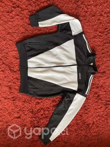 Pantalón deportivo y poleron deportivo