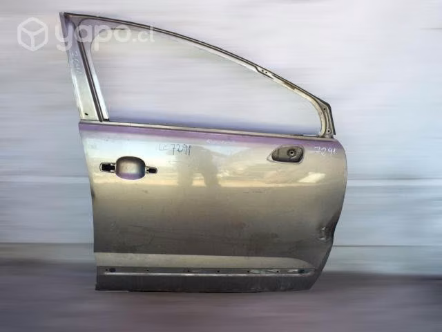 Puerta delantera rh peugeot 207 2014