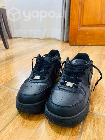 Nike Air Force 1 Negras - Imagen 3