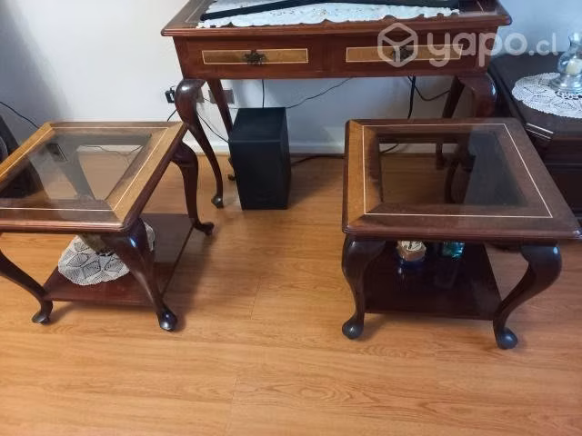 Mesa de entrada y mesitas de sala