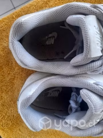 Zapatillas Nike Blancas - Imagen 4