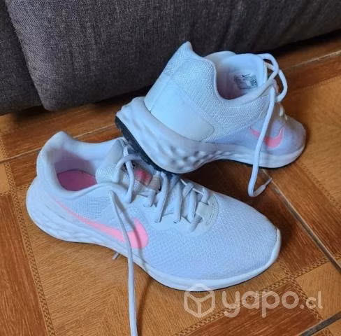 Zapatillas Nike semi nuevas