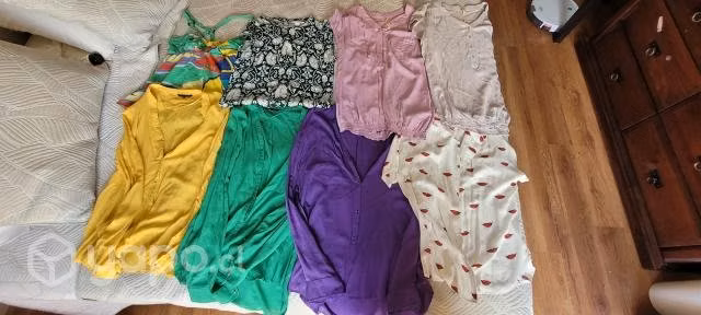 Lote de blusas y poleras - Imagen 3
