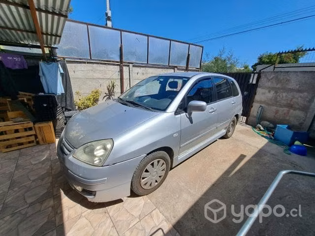 Suzuki aerio en buen estado