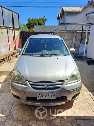 Suzuki aerio en buen estado
