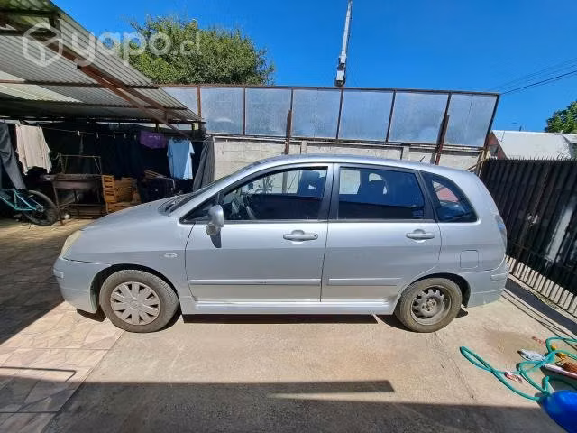 Suzuki aerio en buen estado