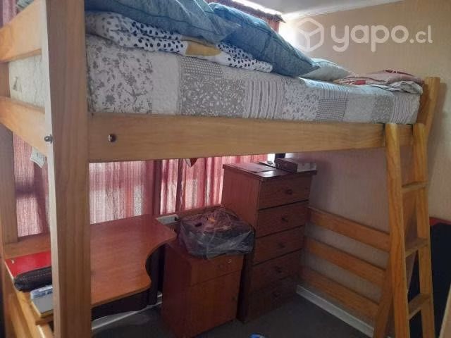Litera-Escritorio de madera con poco uso
