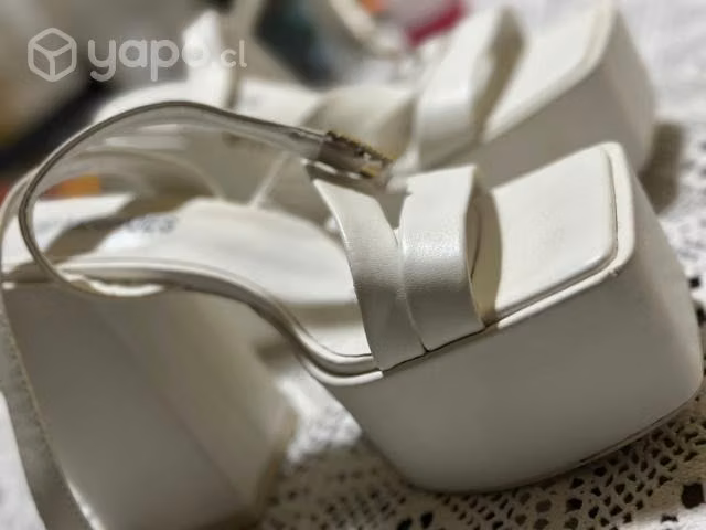 Tacones blancos con plataforma - Imagen 2