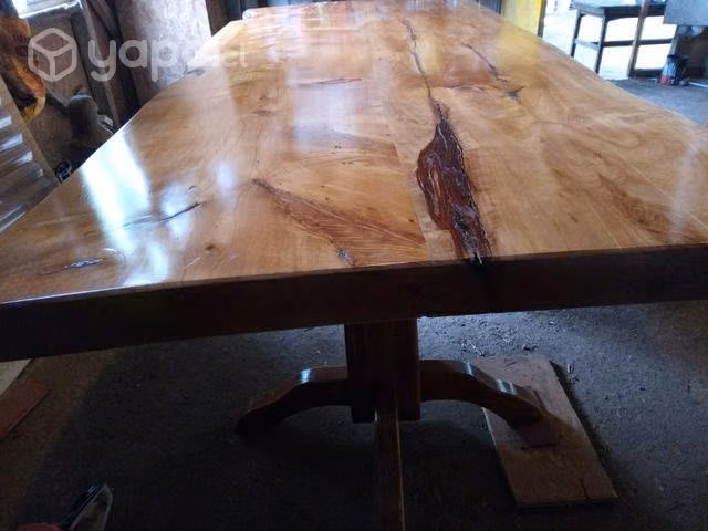 Mesa de ciprés nativo
