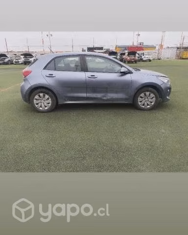 KIA rio5 Venta chocado para reparar