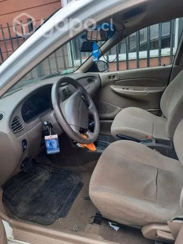 Venta de automóvil FORD ESCORT 2002