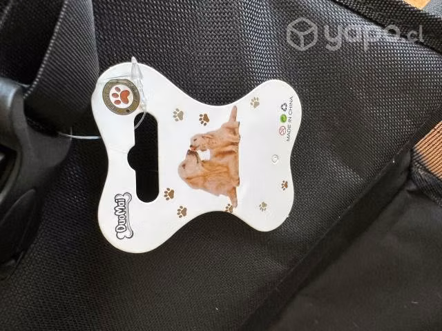 Silla de auto para mascotas.