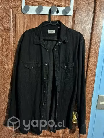 Chaqueta negra con botones - Imagen 4