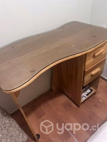 Escritorio de lenga y vidrio
