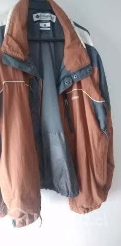 Chaqueta Columbia usada